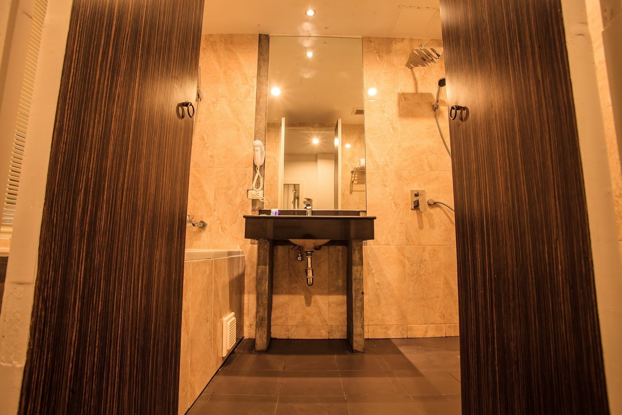 Paksaa Boutique Hotel Patong Exterior photo