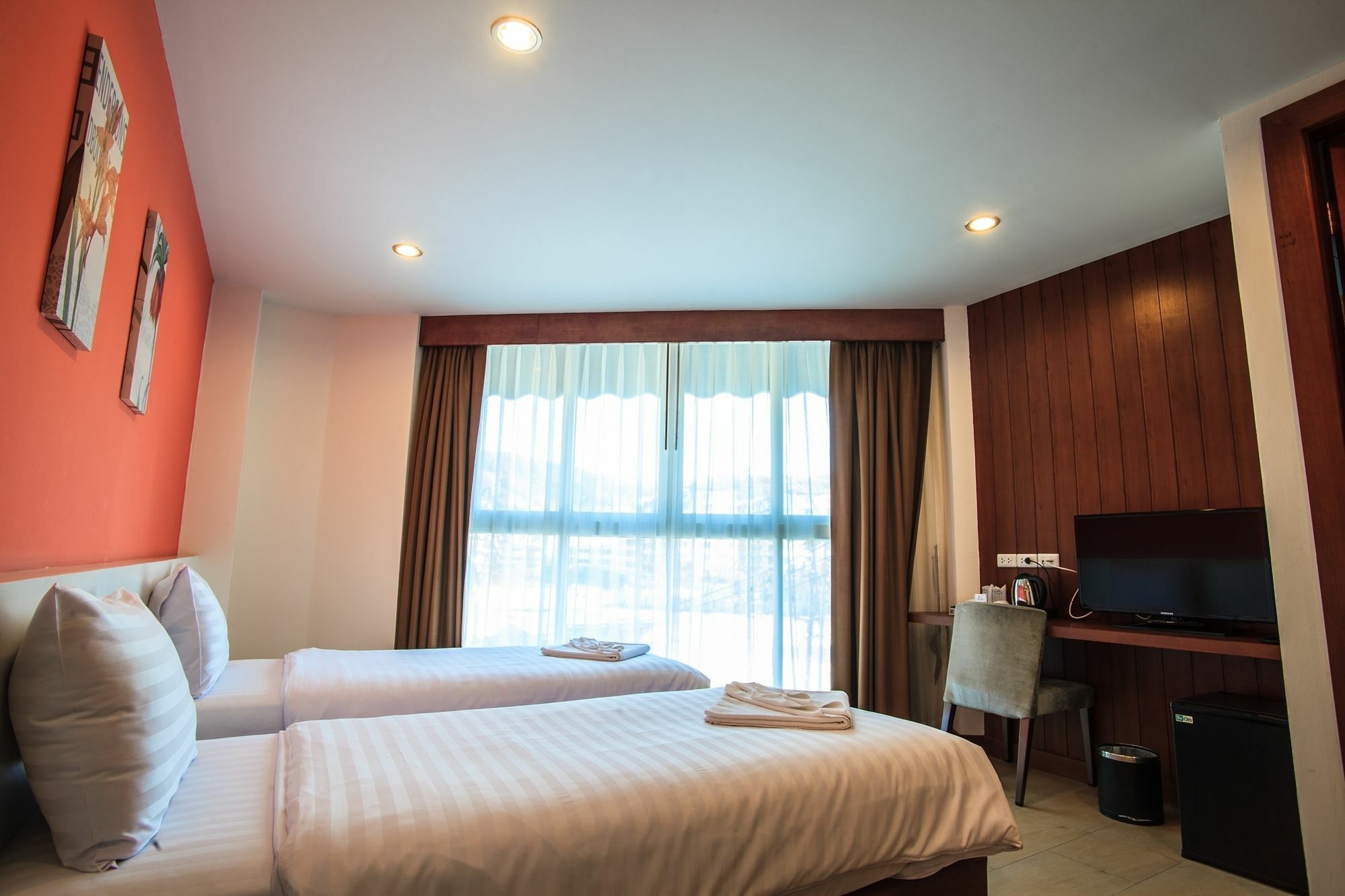 Paksaa Boutique Hotel Patong Exterior photo