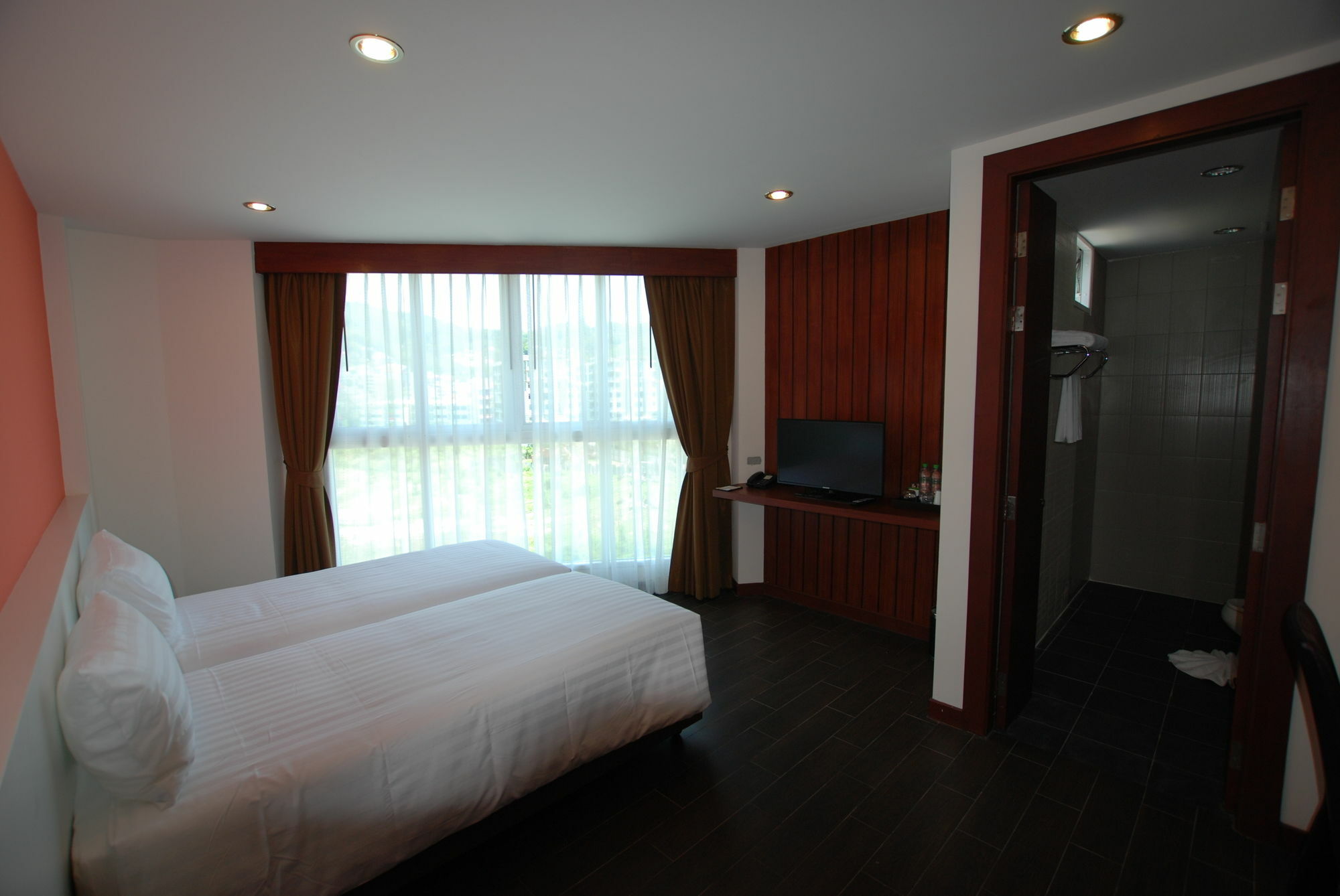 Paksaa Boutique Hotel Patong Exterior photo