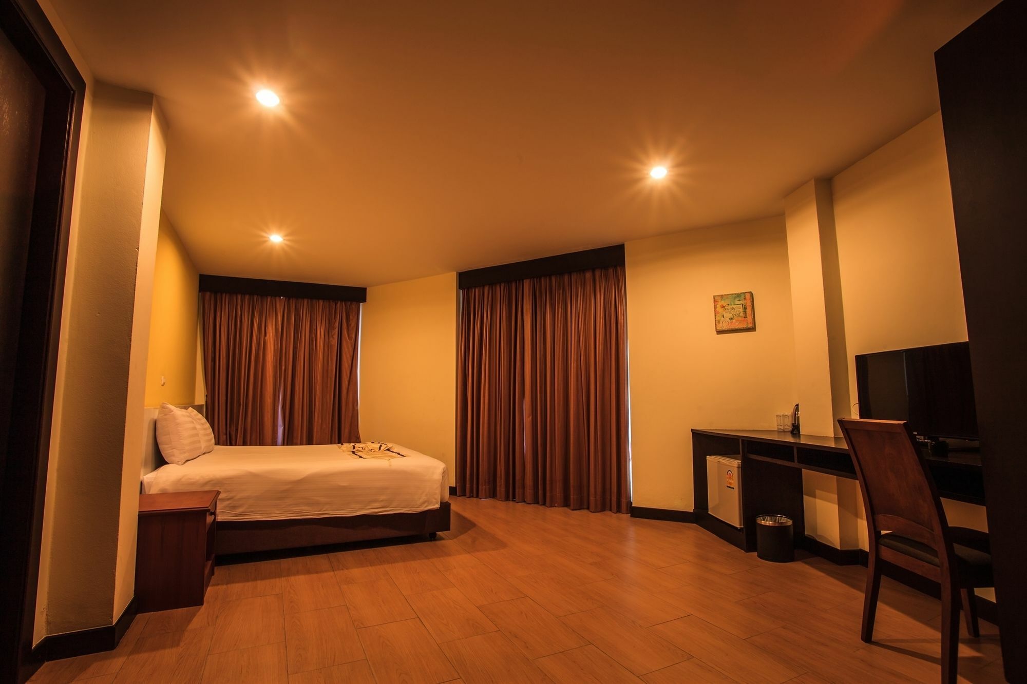 Paksaa Boutique Hotel Patong Exterior photo